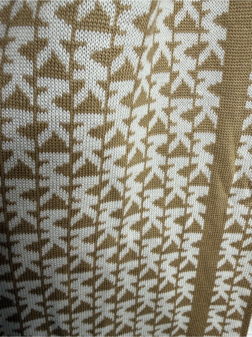 MICHAEL KORS REVERSIBLE MONOGRAM KNIT SCARF - Picture 8 of 10